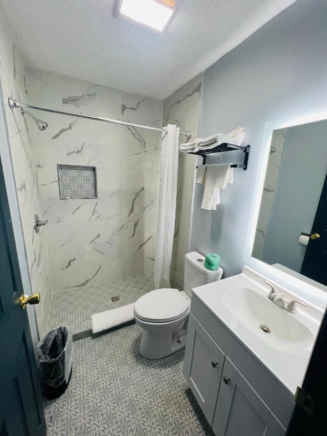 Hillsboro Inn & Suites Экстерьер фото